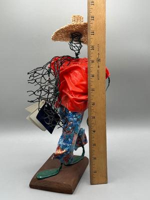 LOT 41B: Bahamas Lil Locals Figurine