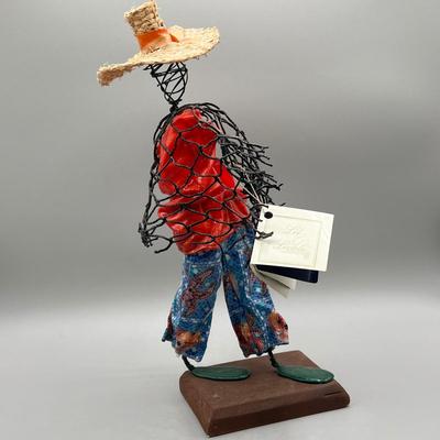 LOT 41B: Bahamas Lil Locals Figurine