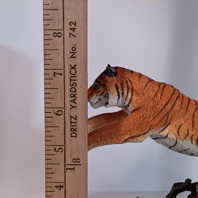 LOT 122A: Al Pisano Giraffe Mirror with Lenox River of the Tiger, Ceramic Elephant Door Knobs & More