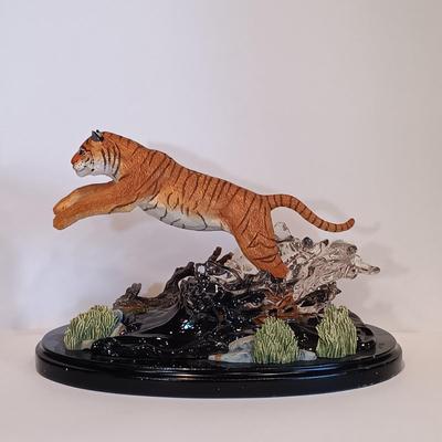 LOT 122A: Al Pisano Giraffe Mirror with Lenox River of the Tiger, Ceramic Elephant Door Knobs & More