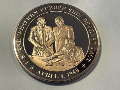 1949 U.S. AND WESTERN EUROPE SIGN DEFENSE PACT FRANKLIN MINT PROOF BRONZE MEDAL (MEDAL #55). FREE DOMESTIC SHIPPING.