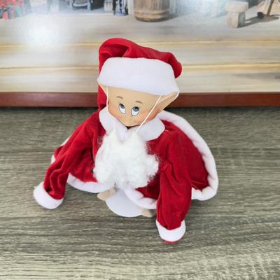 LOT 301B: Vintage Retired Disney Christmas Snow White and the Seven Dwarfs Ashton Drake Galleries Porcelain Dolls w/ Wooden Backdrop