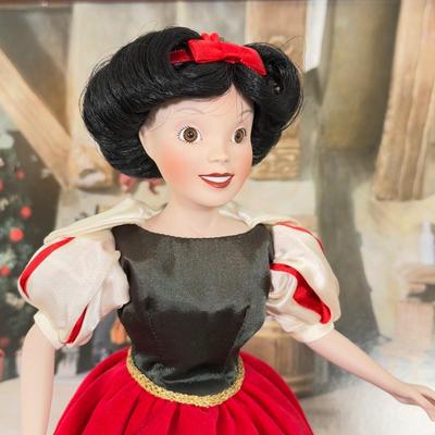 LOT 301B: Vintage Retired Disney Christmas Snow White and the Seven Dwarfs Ashton Drake Galleries Porcelain Dolls w/ Wooden Backdrop