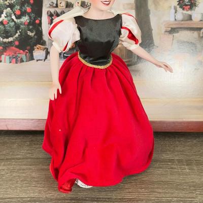 LOT 301B: Vintage Retired Disney Christmas Snow White and the Seven Dwarfs Ashton Drake Galleries Porcelain Dolls w/ Wooden Backdrop