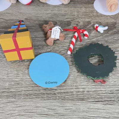 LOT 301B: Vintage Retired Disney Christmas Snow White and the Seven Dwarfs Ashton Drake Galleries Porcelain Dolls w/ Wooden Backdrop