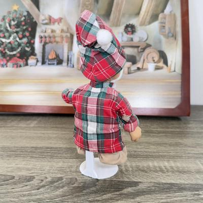 LOT 301B: Vintage Retired Disney Christmas Snow White and the Seven Dwarfs Ashton Drake Galleries Porcelain Dolls w/ Wooden Backdrop