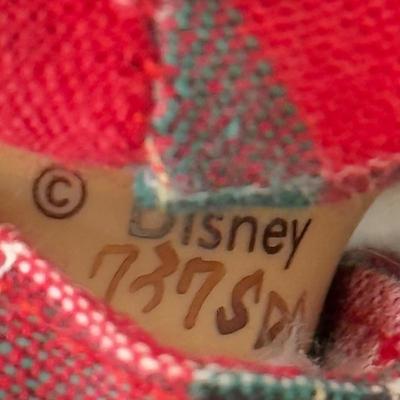 LOT 301B: Vintage Retired Disney Christmas Snow White and the Seven Dwarfs Ashton Drake Galleries Porcelain Dolls w/ Wooden Backdrop