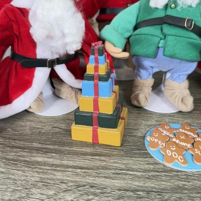 LOT 301B: Vintage Retired Disney Christmas Snow White and the Seven Dwarfs Ashton Drake Galleries Porcelain Dolls w/ Wooden Backdrop