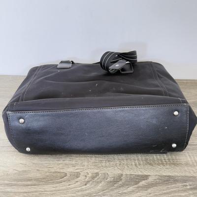 LOT 305B: Pink & Black Jennifer Lopez JLo Purse w/ Tag & Black Liz Claiborne Hand Bag