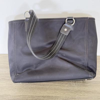 LOT 305B: Pink & Black Jennifer Lopez JLo Purse w/ Tag & Black Liz Claiborne Hand Bag