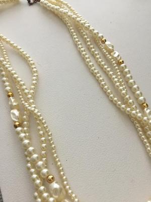 Pearl type multilayer fashion necklace