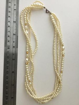 Pearl type multilayer fashion necklace