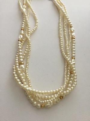 Pearl type multilayer fashion necklace