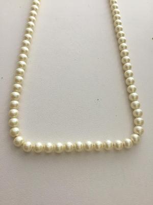 Beautiful vintage pearl type collar necklace