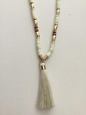 Beautiful fashion tassel necklace