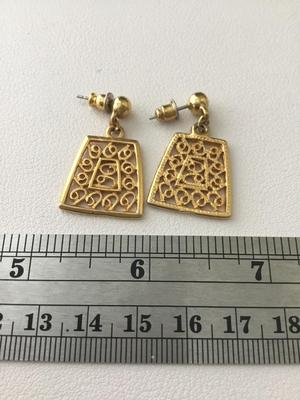 Beautiful gold tone fashion earrings
