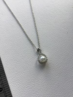Silver tone fashion necklace