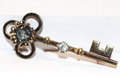 VINTAGE "Skeleton Key & Stones" Very Stylish Pin Marked "Linc 1/20 12k G.F." 2¼" L