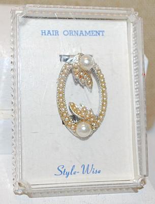 VINTAGE Oval PEARL Hair Ornament (1 ½" x 1") "Style-Wise" Brand in Original Box