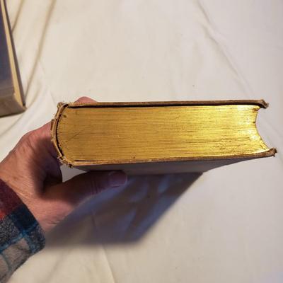 Antique Books and More (B3-KD)