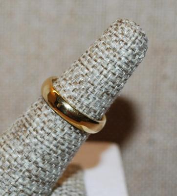 Size 6 Solid No Stones Gold Tone Band Ring (2.7g)