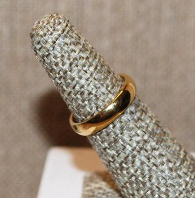 Size 6 Solid No Stones Gold Tone Band Ring (2.7g)
