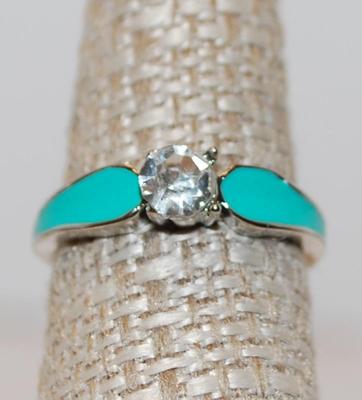 Size 7 Round Cut Clear Stone Ring with 2 Aqua Side Inlays (2.5g)