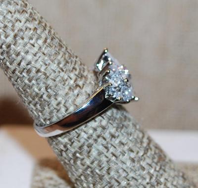 Size 7¼ "Starburst Bouquet" Wedding/Engagement Style Ring on a Silver Tone Band (3.7g)
