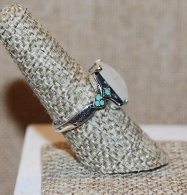 Size 8 Large Rectangular Iridescent Center Stone with Aqua Blue Tiny Stone Side Accents on a Silver Tone Band (4.2g)
