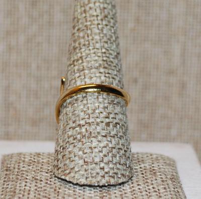 Size 8¼ Wrap-Around Gold Tone "Bat Wing" Ring with an "Open" Band (2.8g)