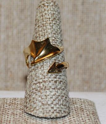 Size 8¼ Wrap-Around Gold Tone "Bat Wing" Ring with an "Open" Band (2.8g)
