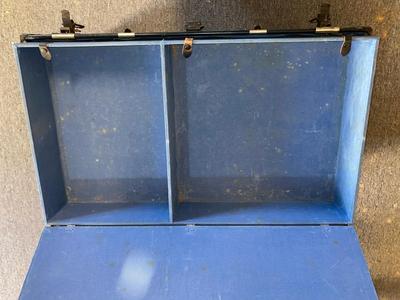 ANTIQUE STEAMER TRUNK