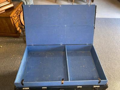 ANTIQUE STEAMER TRUNK