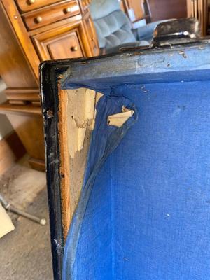 ANTIQUE STEAMER TRUNK