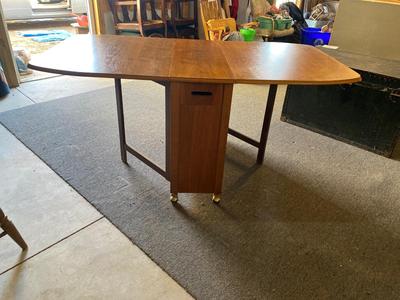 MID-CENTURY GATELEG DINING TABLE WITH 4 FOLDING CHAIRS STORED INSIDE THE TABLE
