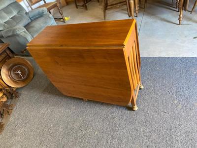 MID-CENTURY GATELEG DINING TABLE WITH 4 FOLDING CHAIRS STORED INSIDE THE TABLE