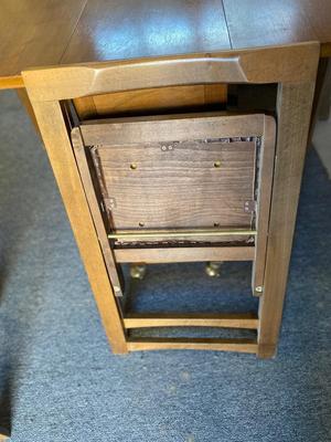 MID-CENTURY GATELEG DINING TABLE WITH 4 FOLDING CHAIRS STORED INSIDE THE TABLE