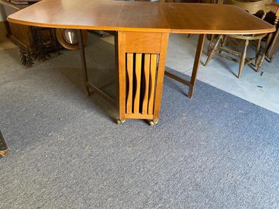 MID-CENTURY GATELEG DINING TABLE WITH 4 FOLDING CHAIRS STORED INSIDE THE TABLE