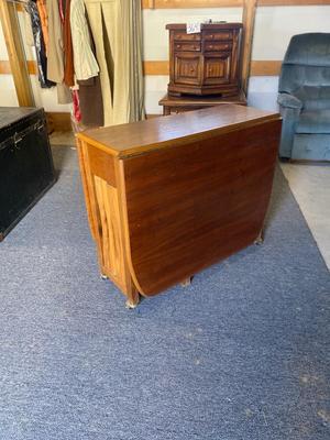 MID-CENTURY GATELEG DINING TABLE WITH 4 FOLDING CHAIRS STORED INSIDE THE TABLE