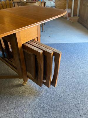 MID-CENTURY GATELEG DINING TABLE WITH 4 FOLDING CHAIRS STORED INSIDE THE TABLE