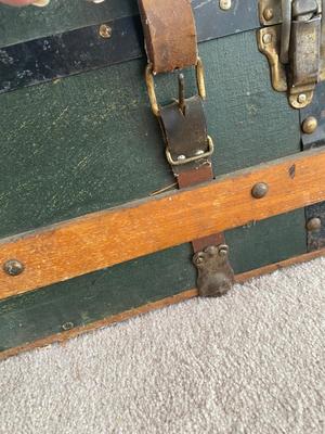 ANTIQUE TRUNK
