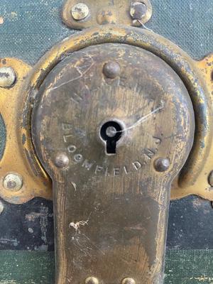 ANTIQUE TRUNK