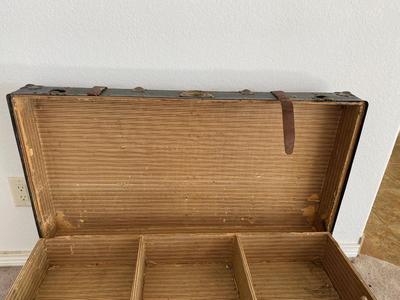 ANTIQUE TRUNK