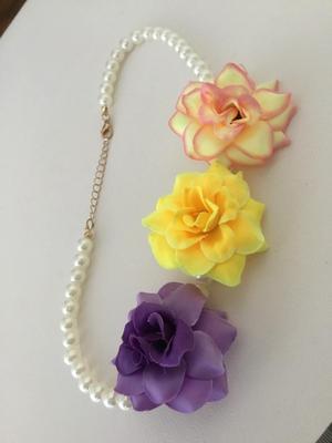 Beautiful floral fashion beaded necklace