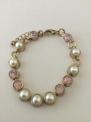 Gold tone fashion bracelet