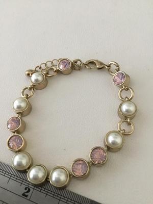 Gold tone fashion bracelet