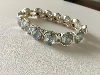 Silver tone stretchy fashion bracelet