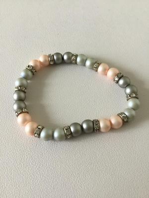 Beautiful stretchy beaded fashion bracelet