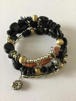 Wire beaded plastic fashion bracelet