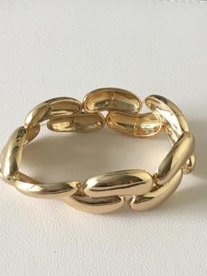 Gold tone stretchy fashion bracelet